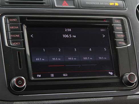 Used 2017 Volkswagen Tiguan S image 10