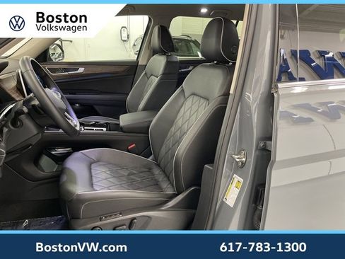 Used 2025 Volkswagen Atlas SEL Premium R-Line image 9