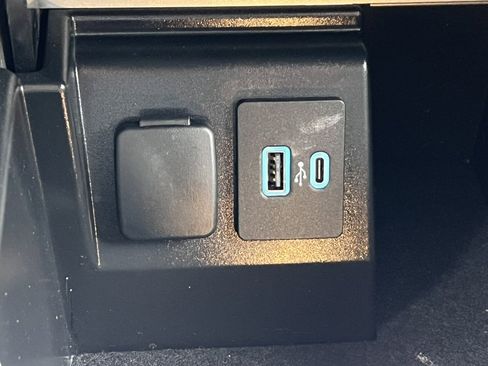 Certified 2023 Ford Explorer XLT w/ Equipment Group 202A image 29