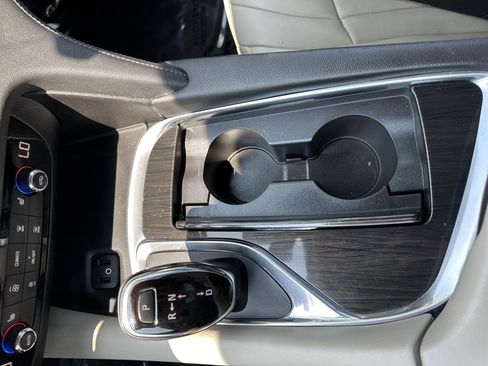 Used 2019 Buick Enclave Essence image 17