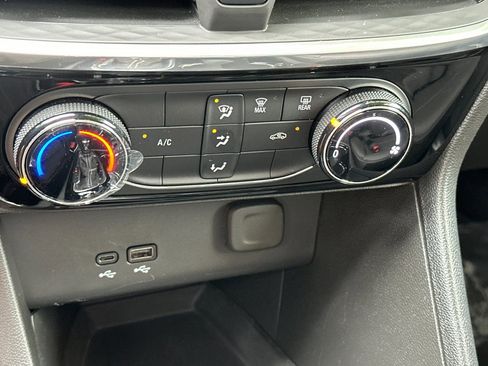 Certified 2024 Buick Encore GX Sport Touring FWD image 19