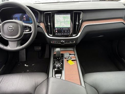 Used 2025 Volvo V60 B5 Cross Country Plus image 26
