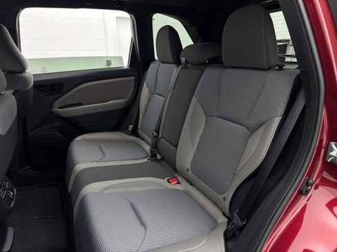 Used 2025 Subaru Forester Premium image 33