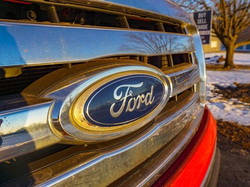 Used 2011 Ford F150 XLT image 9