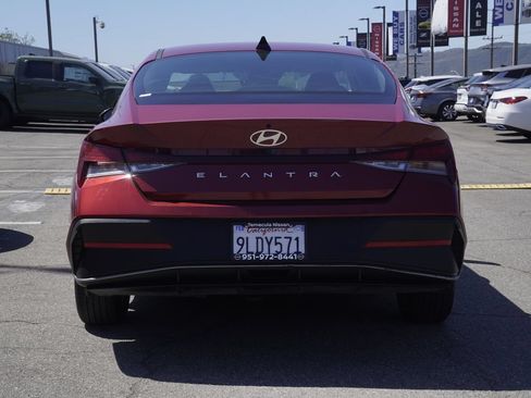 Used 2024 Hyundai Elantra SEL FWD image 5