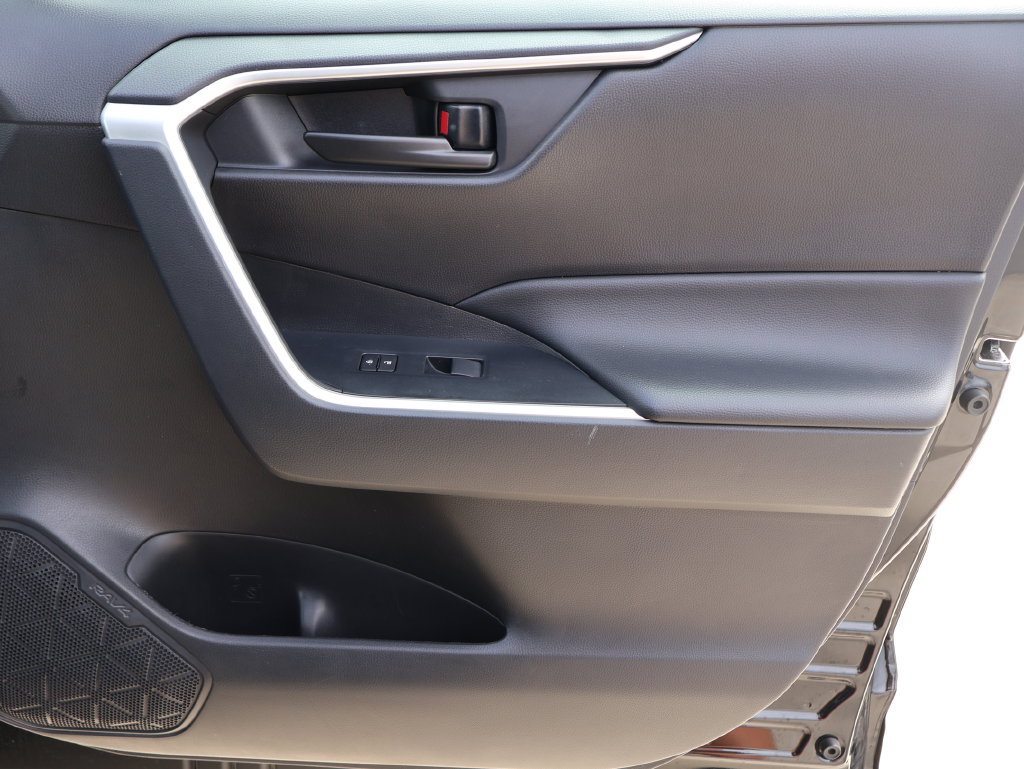 Used 2025 Toyota RAV4 LE AWD/4WD image 7