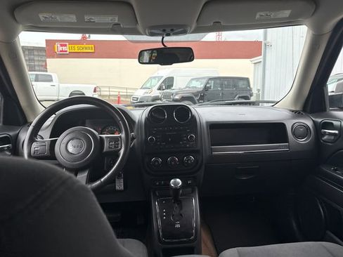 Used 2014 Jeep Patriot Latitude w/ Sun/Sound Group AWD/4WD image 11