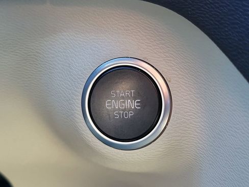 Used 2022 Volvo XC40 T4 Inscription w/ Protection Package image 32