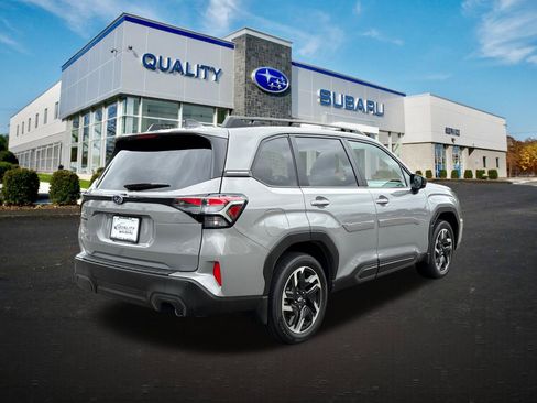 Used 2025 Subaru Forester Limited AWD/4WD image 4