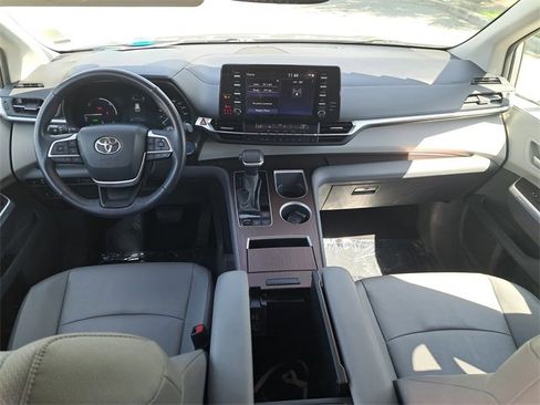 Used 2024 Toyota Sienna XLE image 13