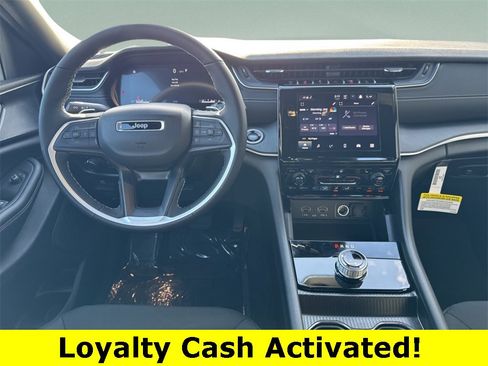 New 2025 Jeep Grand Cherokee Laredo w/ Luxury Tech Group I image 29