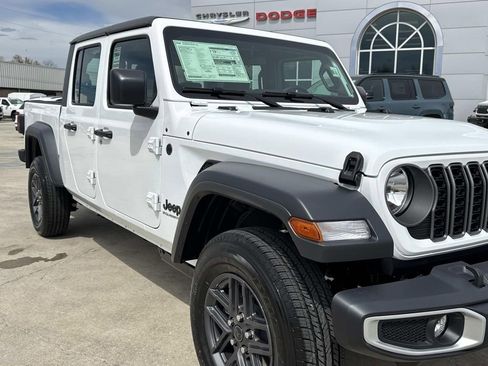 New 2026 Jeep Gladiator Sport image 18