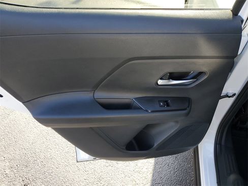 Used 2025 Nissan Kicks SV image 8