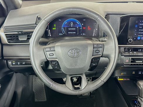Used 2025 Toyota Camry SE w/ Convenience Package FWD image 18