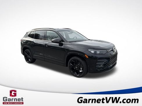 Used 2025 Volkswagen Tiguan SE R-Line image 8