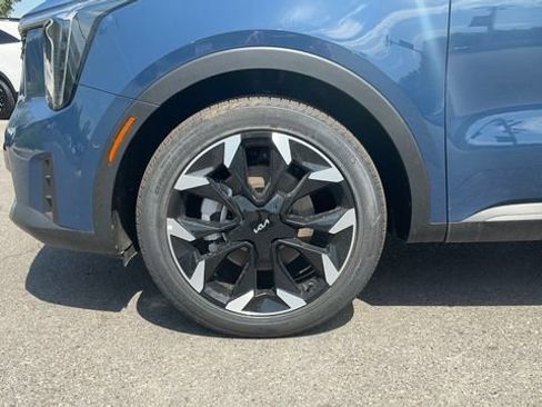 Certified 2025 Kia Sorento SX FWD image 14
