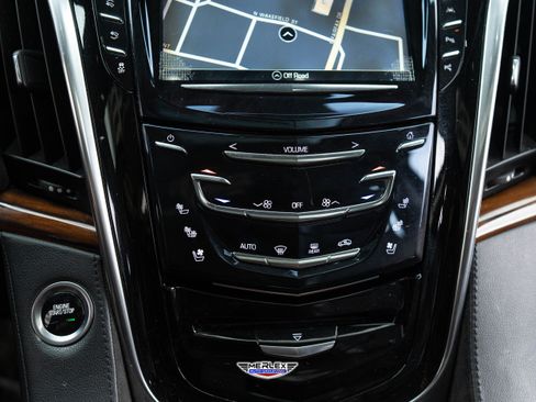 Used 2020 Cadillac Escalade Premium Luxury image 34