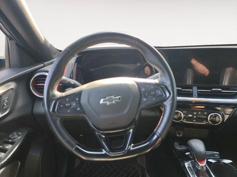 Used 2025 Chevrolet Trax RS FWD image 12