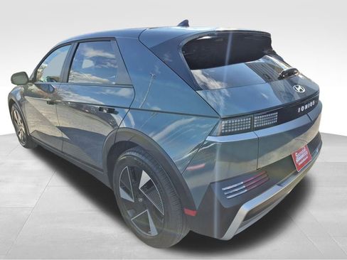 Used 2025 Hyundai Ioniq 5 SE image 4