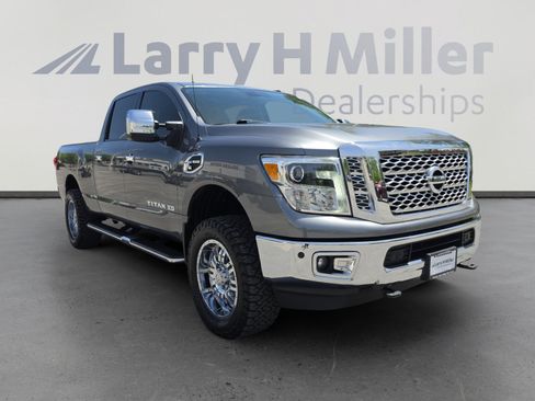 Used 2016 Nissan Titan SL AWD/4WD image 7