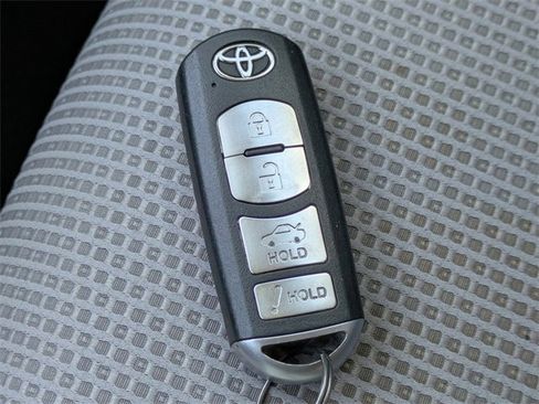 Used 2019 Toyota Yaris L image 30