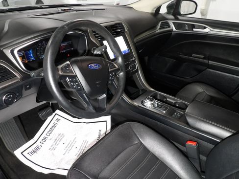 Used 2020 Ford Fusion SE FWD image 6
