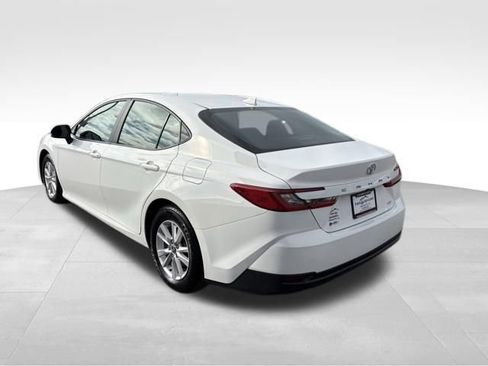 Used 2025 Toyota Camry LE image 11