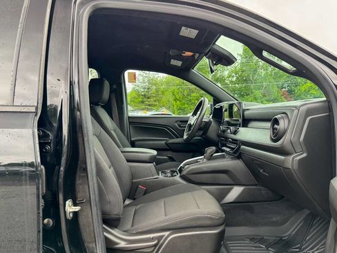 Used 2023 Chevrolet Colorado Trail Boss w/ Technology Package AWD/4WD image 9