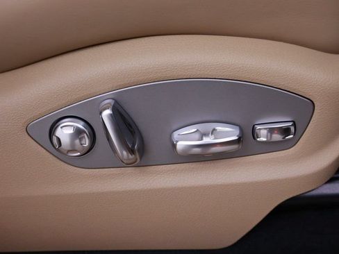 Used 2024 Porsche Macan AWD/4WD image 31