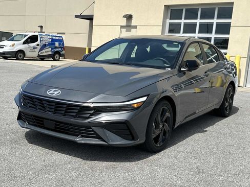 New 2026 Hyundai Elantra SEL Sport Premium FWD image 3
