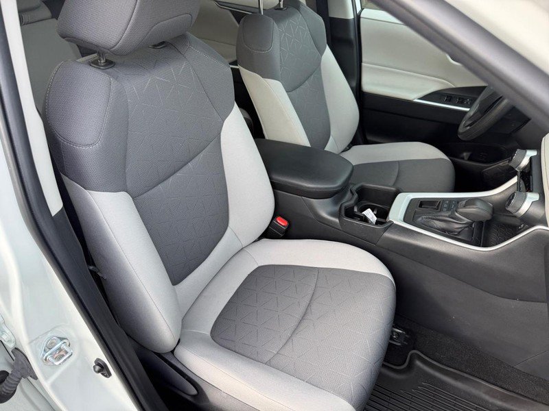Used 2022 Toyota RAV4 XLE AWD/4WD image 11
