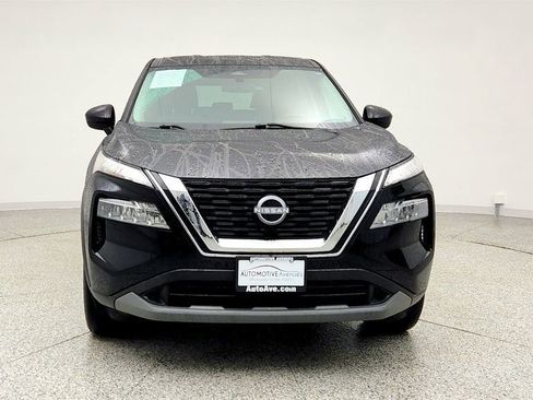 Used 2023 Nissan Rogue SV image 2