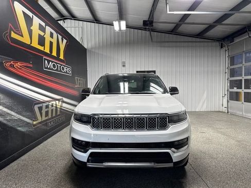Used 2024 Jeep Grand Wagoneer L Series III AWD/4WD image 19