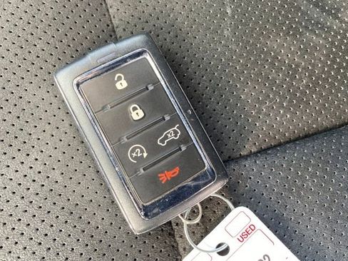 Used 2023 Jeep Grand Cherokee L Laredo image 22