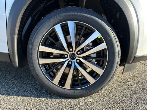 New 2025 Nissan Pathfinder Platinum image 12