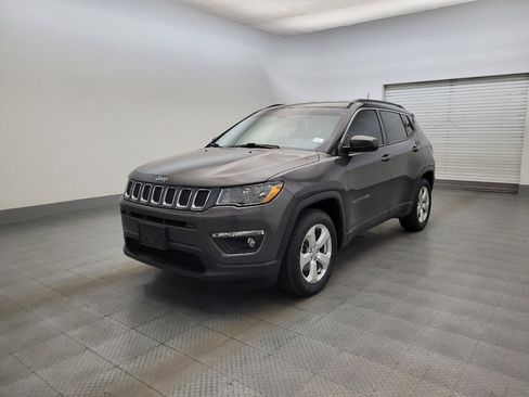 Used 2018 Jeep Compass Latitude w/ Popular Equipment Group FWD image 2