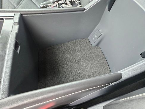 Used 2025 Volkswagen Atlas SE image 27