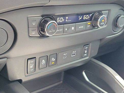 Used 2024 Nissan Frontier SL w/ Technology Package RWD image 23