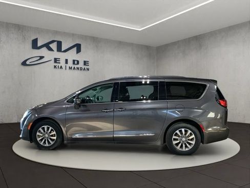 Used 2020 Chrysler Pacifica Touring-L Plus FWD image 9