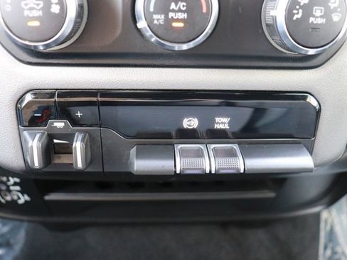 Used 2024 RAM 2500 Big Horn AWD/4WD image 17