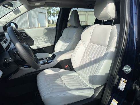 Used 2025 Mitsubishi Outlander SEL image 9