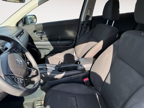 Used 2018 Honda HR-V EX image 8
