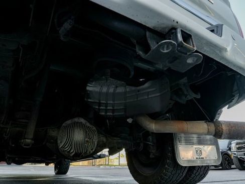 Used 2018 RAM 3500 Laramie Longhorn image 7