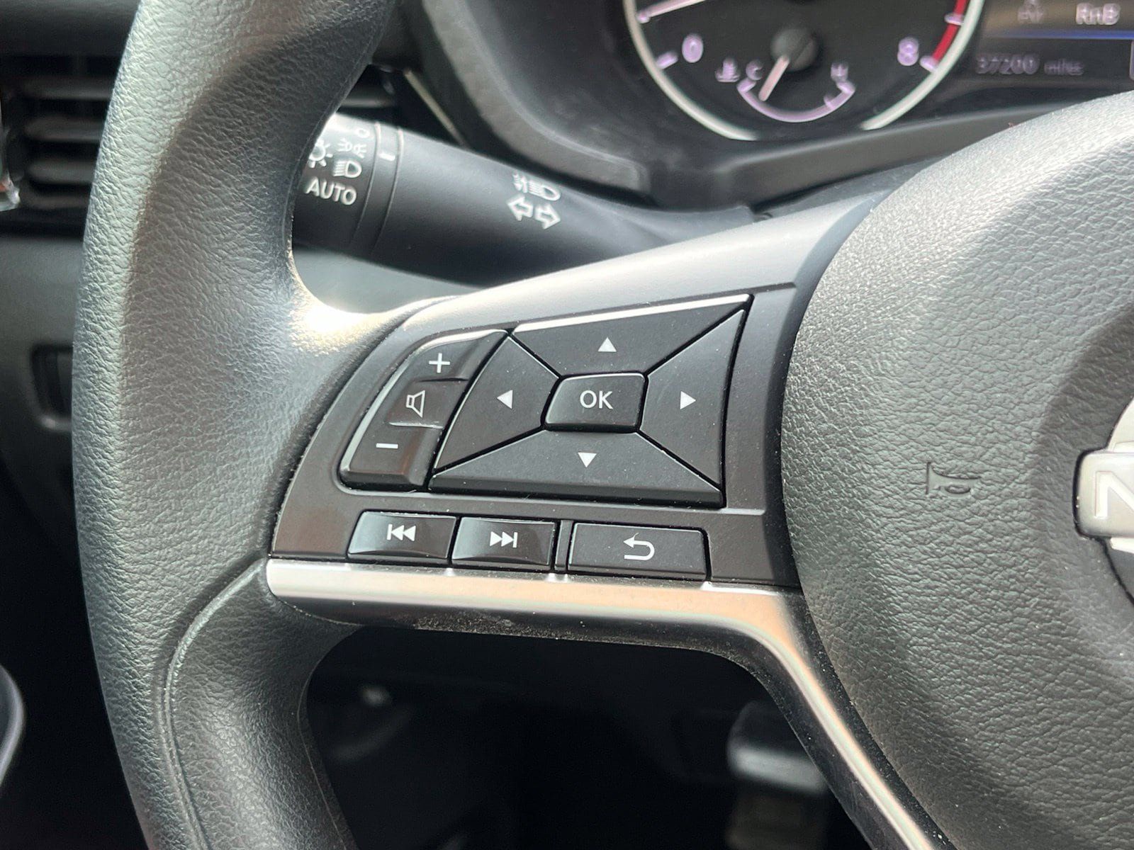 Used 2025 Nissan Sentra SV FWD image 25
