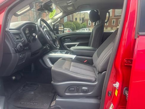 Used 2023 Nissan Titan SV w/ SV Convenience Package AWD/4WD image 11