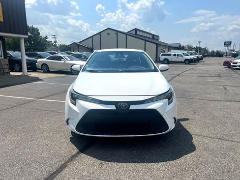 Used 2020 Toyota Corolla LE image 3