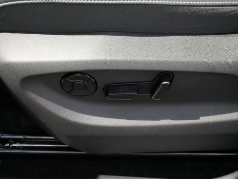 Certified 2025 Volkswagen Tiguan SE w/ Panoramic Sunroof Package AWD/4WD image 20