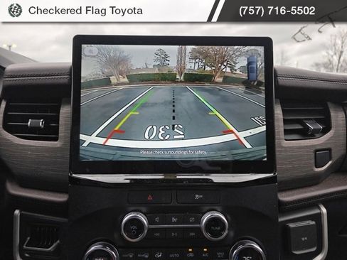 Used 2022 Ford Expedition Limited image 16