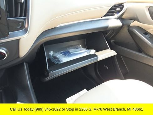 Used 2023 Chevrolet Traverse LT w/ LT Premium Package AWD/4WD image 30