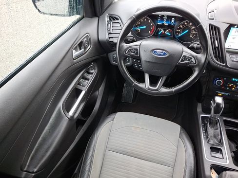 Used 2019 Ford Escape SE image 14